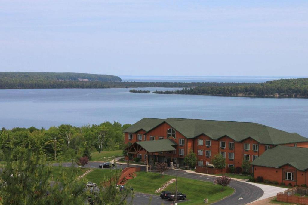 Holiday Inn Express Munising-Lakeview Hotel By Ihg 외부 사진